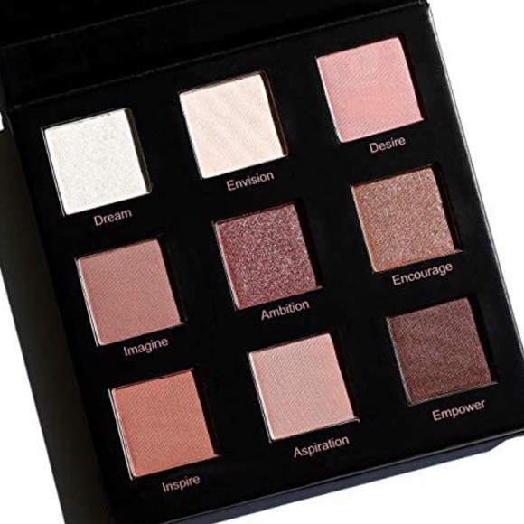 🌿 REALHER “DREAMS SO BIG" EYESHADOW PALETTE - Picture 7 of 11